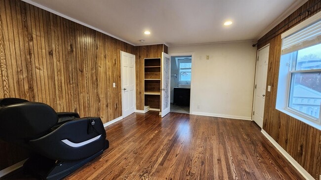 Building Photo - 513 S Brooks St