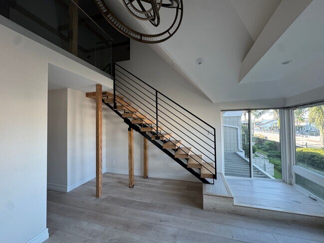 Building Photo - Stunning Huntington Harbour Townhome