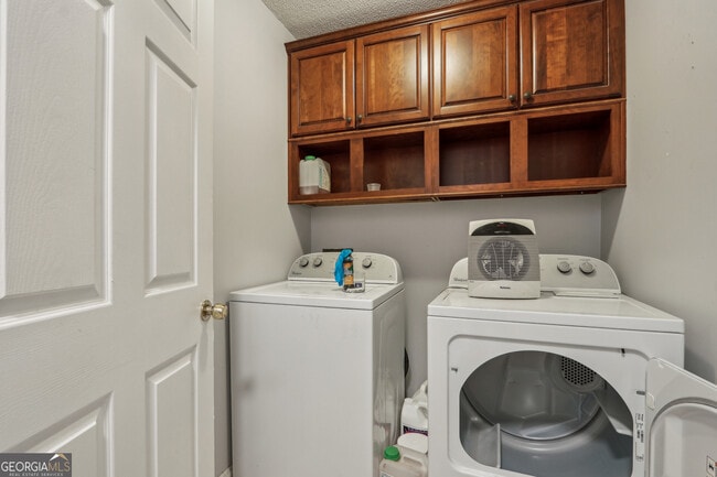 Building Photo - 325 White Oak Pl