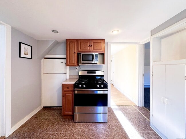 Building Photo - 76 Nichols Ave