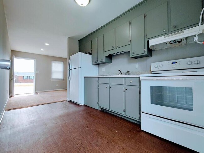 Building Photo - 4125 Sunset Ave