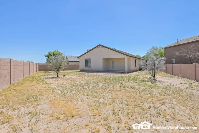 Building Photo - Recently updated 3 Bed, 2 Bath home in Tuc...