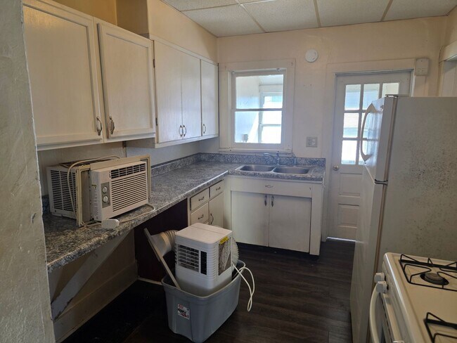 Building Photo - 204/206/208 N Fort Wayne St