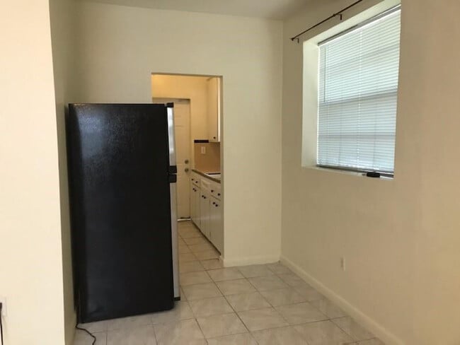 Building Photo - 2230 Monroe St