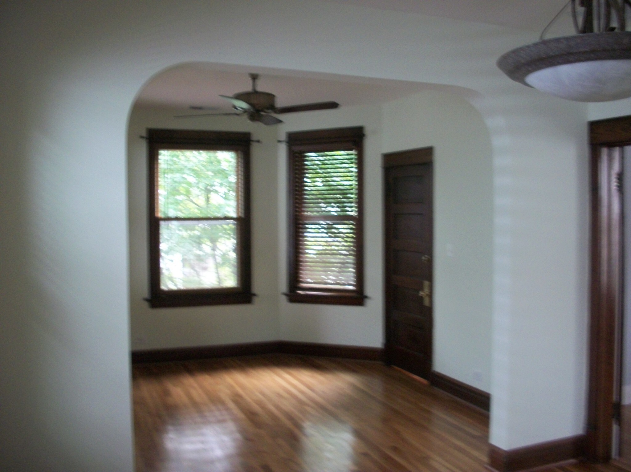Building Photo - 2440 W Warner Ave