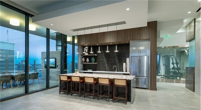 Building Photo - 301 W 5th St