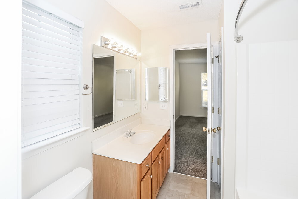 Building Photo - 1056 Meadowbrook Ln SW