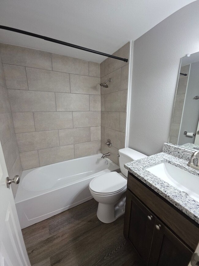 Building Photo - 709 W 13th St