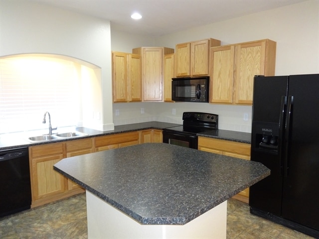 Building Photo - 9438 E 109th Ave