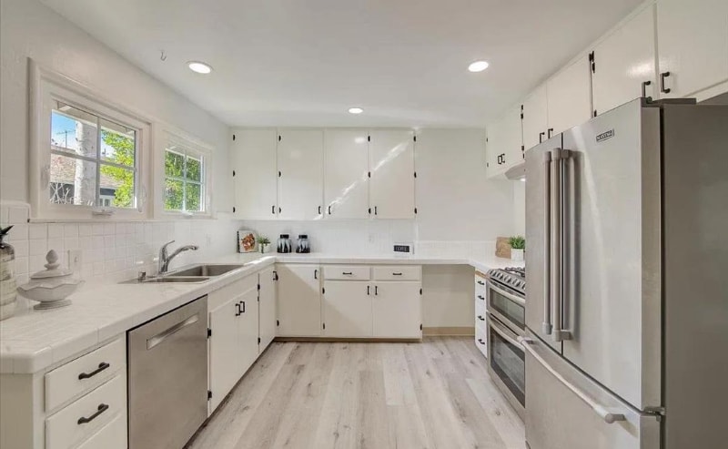 Building Photo - 2052 Colony St