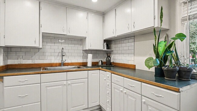 Building Photo - 2Bd/1Ba Shoreline House