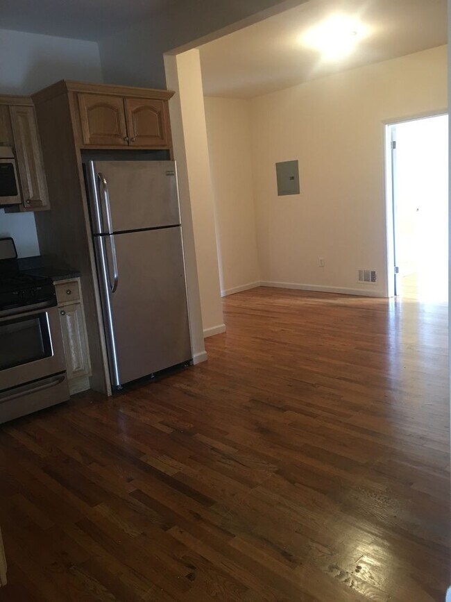 Building Photo - 342-344-344 Hawthorne Ave