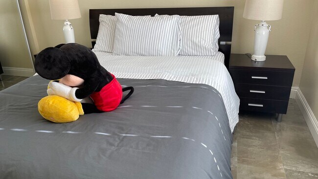 Building Photo - Furnished Spacious 2 Bedroom Condo on First Floor