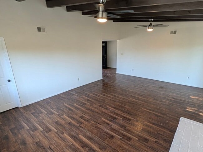Building Photo - 5209 Hewlett Dr