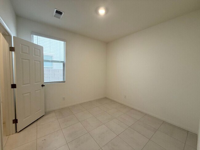 Building Photo - Modern Brand New Summerlin Home with 5 Bedrooms, Loft & Upgraded Finishes