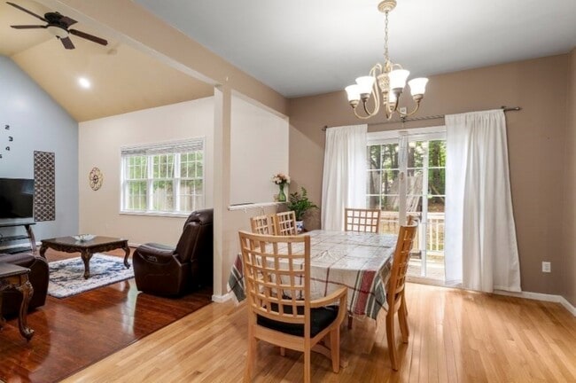 Building Photo - 5 Equestrian Ln