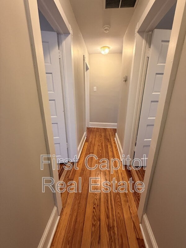 Building Photo - 627 Warren Ave.