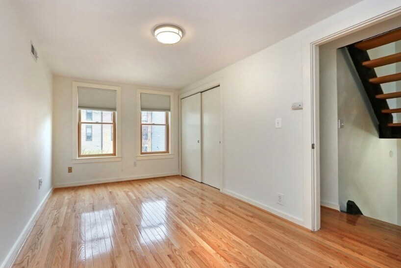 Building Photo - 12 Lilac Ct
