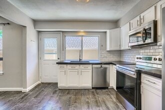 Building Photo - 13204 E Linvale Pl