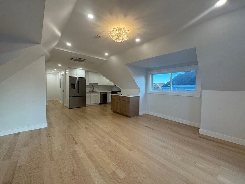 Building Photo - 12 Sewall Ave