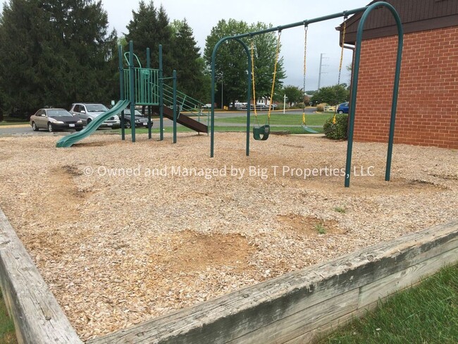 Building Photo - Large 1 Bedroom 1 Bath in Leesburg