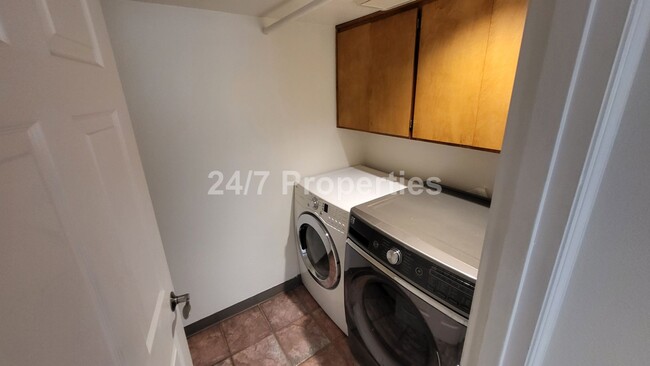 Building Photo - Stunning Home in Tranquil SW Neighborhood
