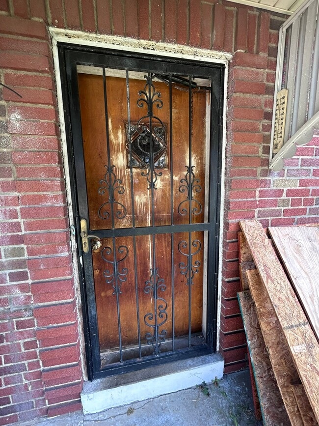Building Photo - 5556 Floy Ave