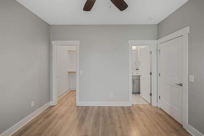 Building Photo - Stunning Modern Townhouse in the Heart of ...