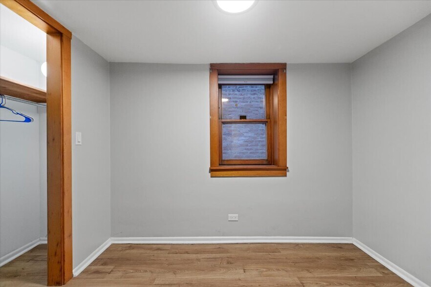 Building Photo - 3010 S Poplar Ave