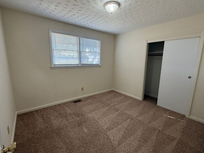 Building Photo - Spacious 3 bedroom house in Swansboro