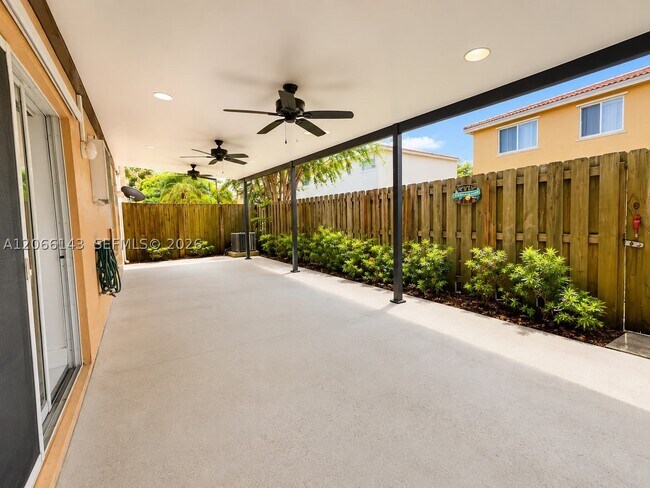 Building Photo - 9720 SW 164th Ave