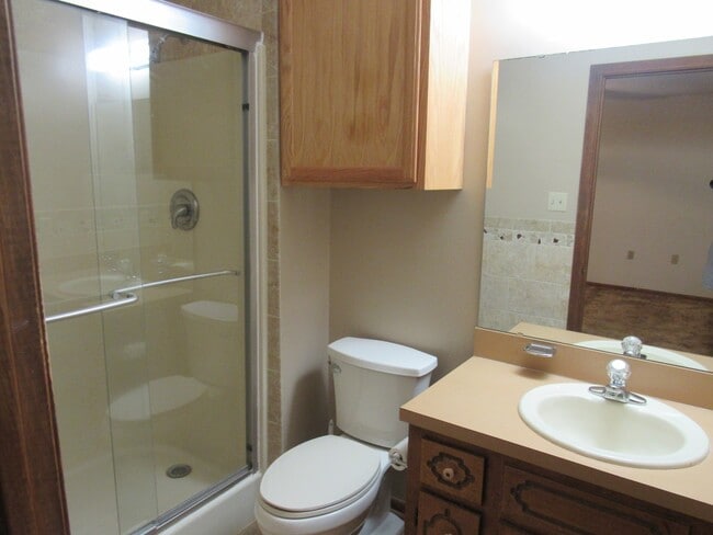 Building Photo - Questions call Peggy Goodman 501 676 1758