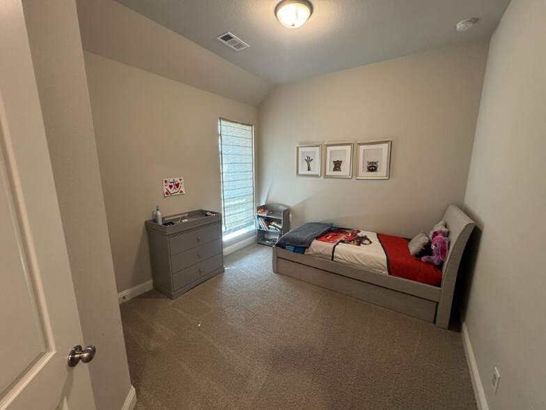 Building Photo - 801 Dragon Banner Dr