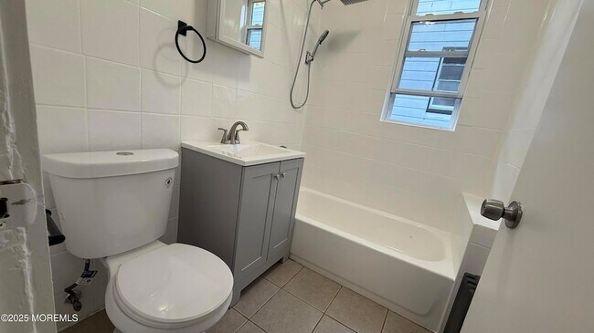 Building Photo - 56 Lindsley Pl