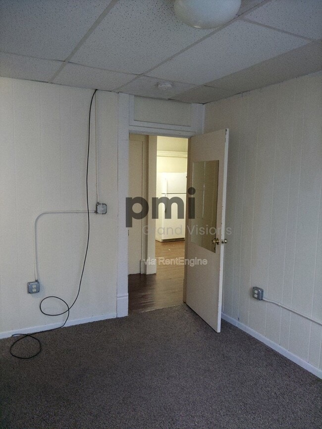 Building Photo - 601 Monroe Ave