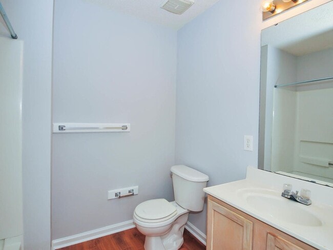 Building Photo - Private Room and Bathroom in Spacious 4 Be...