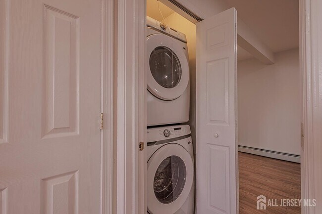 Building Photo - 253 9th St