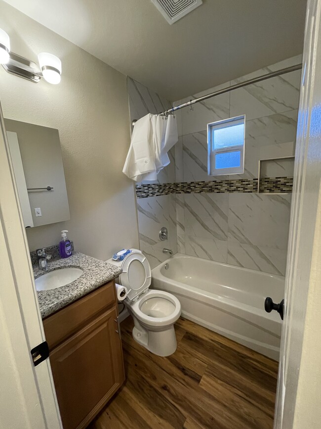 Bathroom - 1311 Kirman Ave