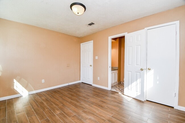 Building Photo - 4926 Ridgestone St