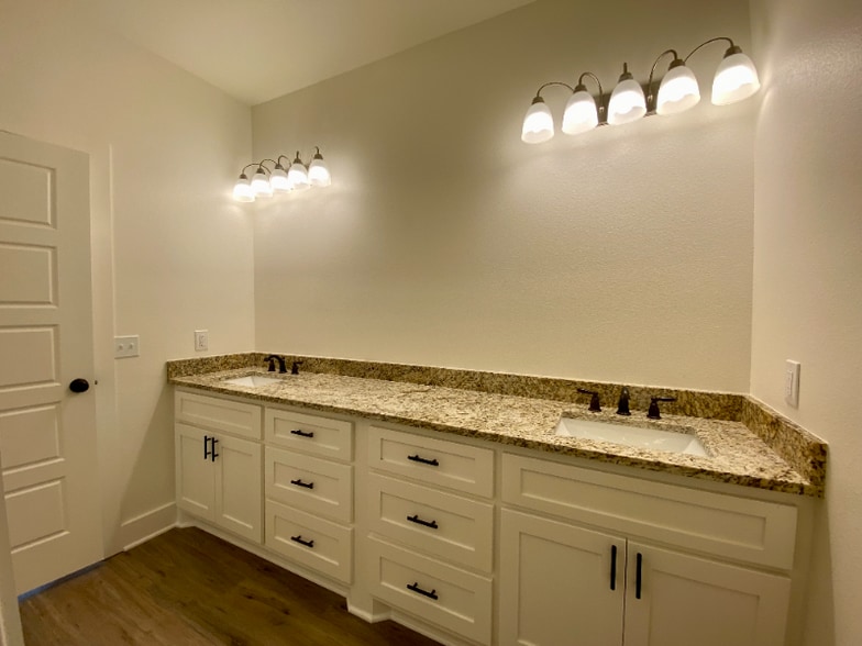 Building Photo - 346 Parks Cir