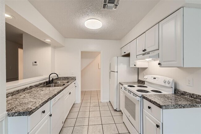 Building Photo - 5616 Emerald Forest Dr