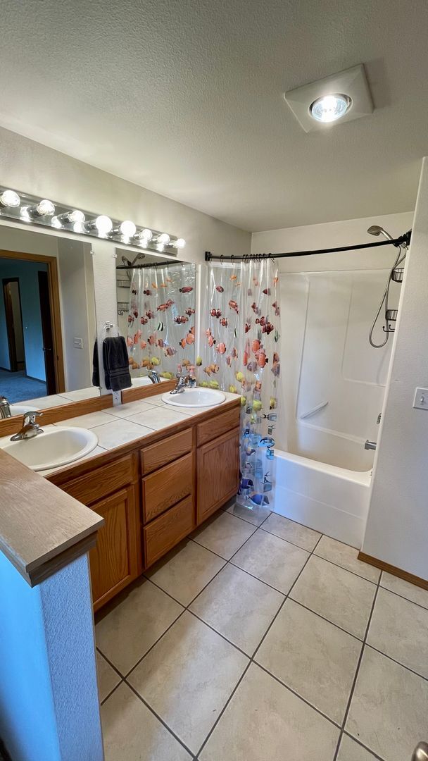 Building Photo - Large 2 Bedroom 2.5 Bath Home With Fenced Yard & Wrap Around Deck in Clearwood Community! Lake, T...