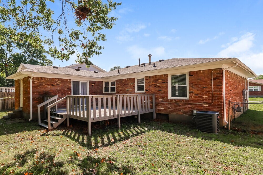 Building Photo - 819 Flicker Rd