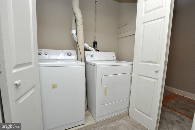 Building Photo - 411 Stiles Ave