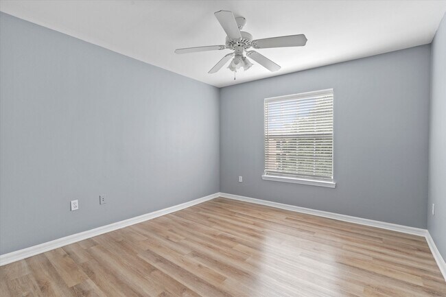 Building Photo - 3591 Kernan Blvd S