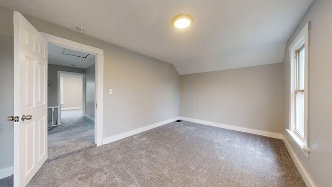 Building Photo - Lorain/W.73 neighborhood, updated 3 bed/1 bath single family house.