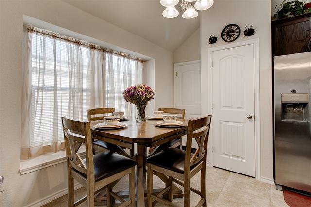 Building Photo - 531 Sydney St