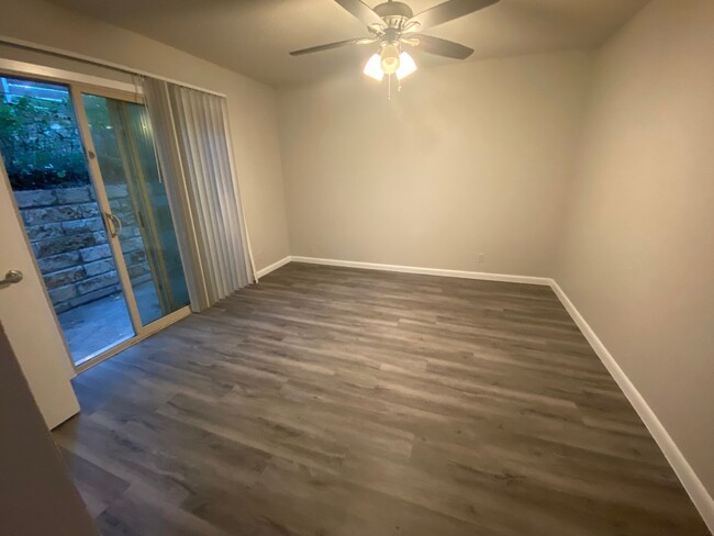 Building Photo - 2Bed/2Bath Condo in Travis Heights