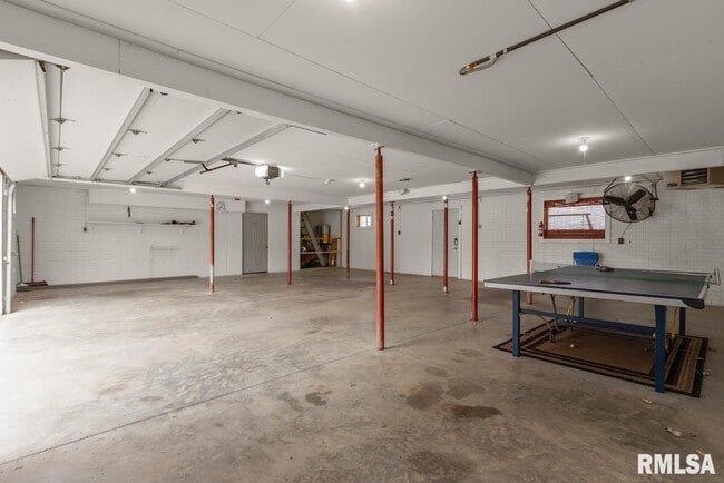 Building Photo - 15326 N River Beach Dr