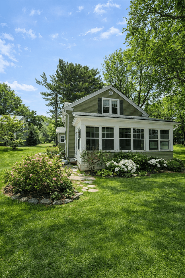 Building Photo - 4933 N Parma Rd